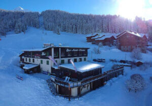 1920x1440_119310-bar_mont_blanc_aerial_apidae